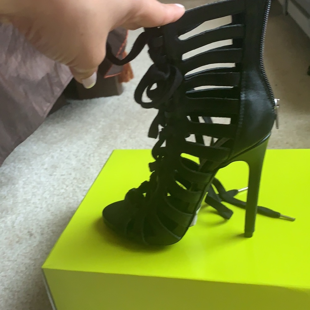 Steve Maden black shoes. - Picture 3 of 6